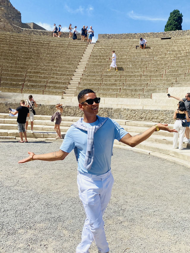 Travel around Pompei!