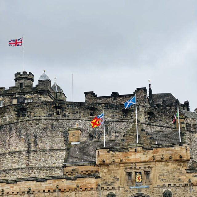 Edinburgh in a Day: Castles, Cobblestones, and Captivating Views