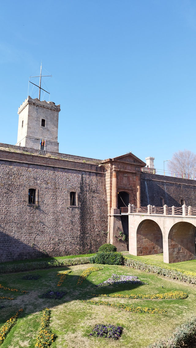 🏰 Afternoon at Montjuïc Castle – best views & living history