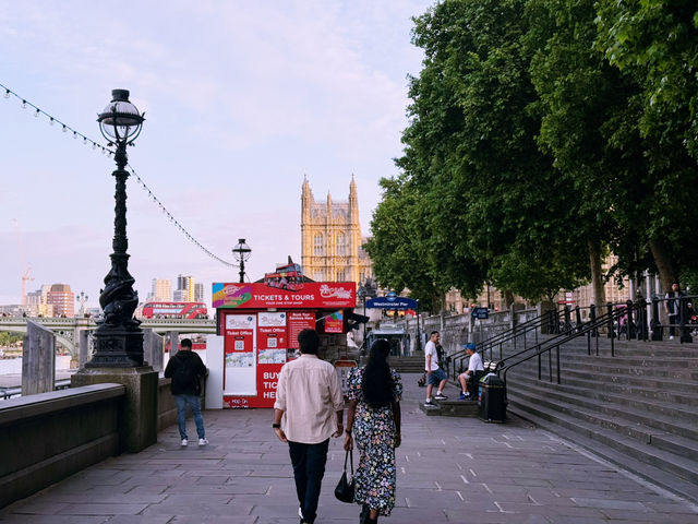 🚤 Explore London with Thames River Uber Boat Ride Sharing
