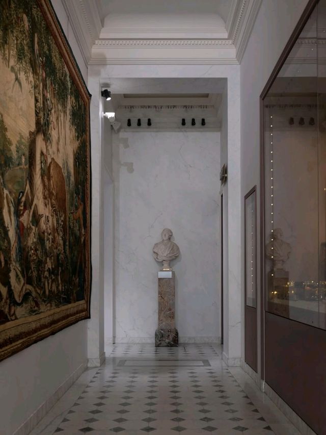 🖼 The Louvre: A Palace of Art, Time, and Wonder 🎨🇫🇷