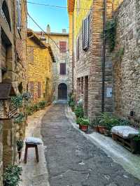  Echoes on the Hill – Bettona, Italy