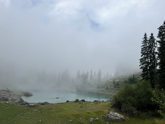 走訪多洛米蒂山最美麗的湖泊～雷扎湖 (Lake Carezza)