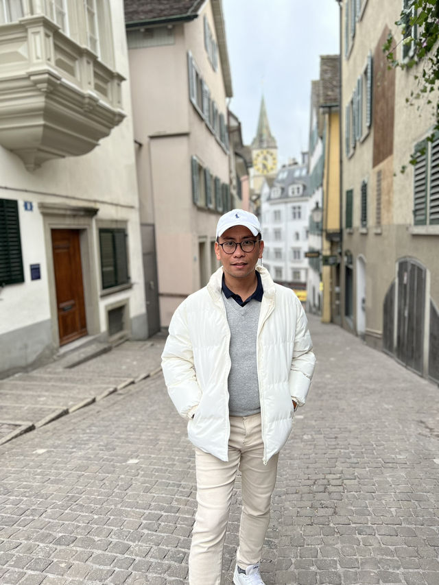 Lindenhof – The Timeless Heartbeat of Zürich 🌿🏛️ 