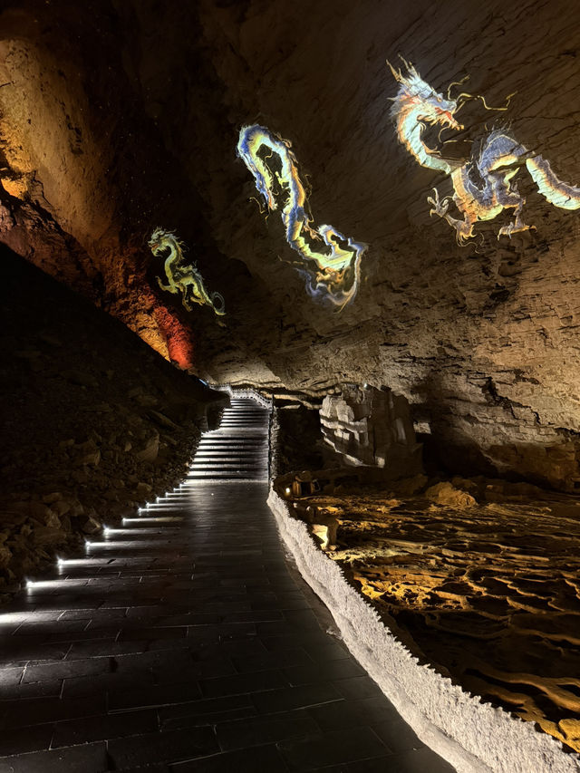 Пещера Желтого дракона обязательна к посещению