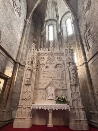 ศตวรรษแห่งหินแกรนิต: เรื่องราวของอาสนวิหารเซแห่งกวาร์ดา ⏳