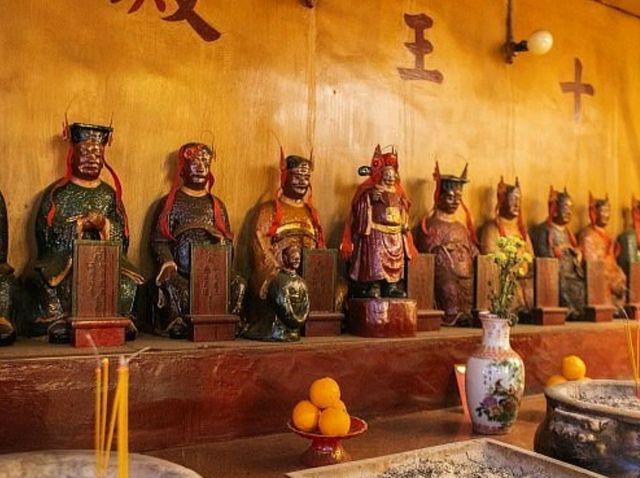 A Hidden and Unique Temple!🇭🇰