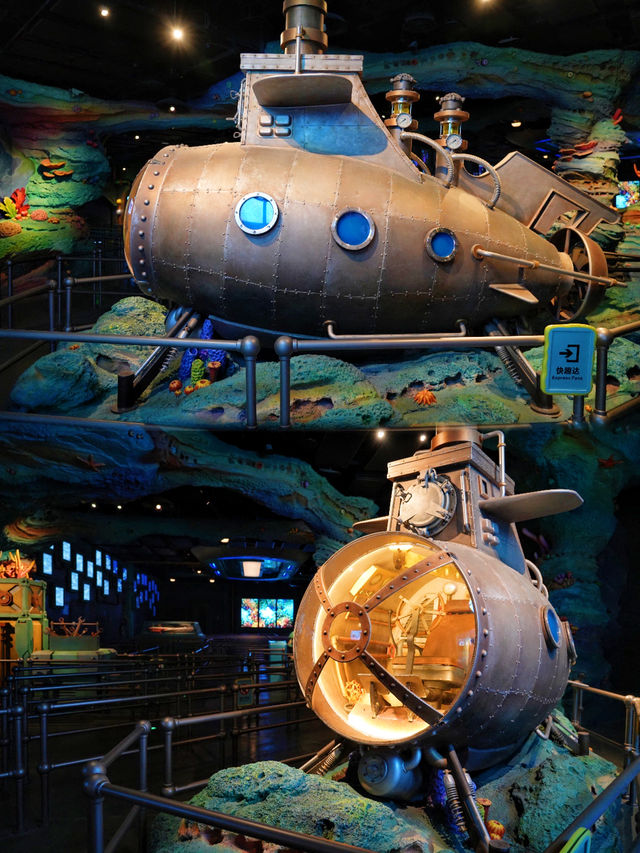 珠海長隆宇宙飛船，室內樂園天花板