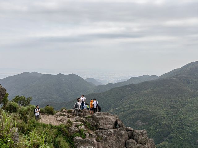 898米，東莞第一峰