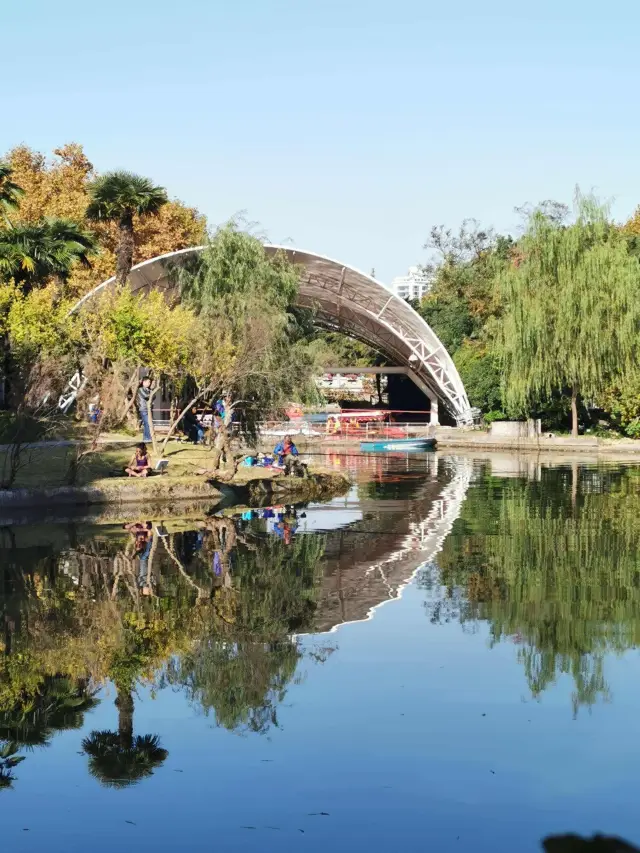 Changfeng Park's Tiebi Mountain is currently the highest artificial mountain in Shanghai's urban area