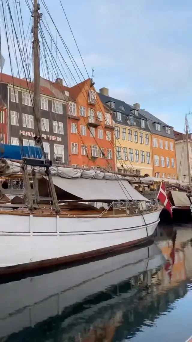 Cruising Copenhagen's Canals: A Memorable Experience 🚣‍♀️