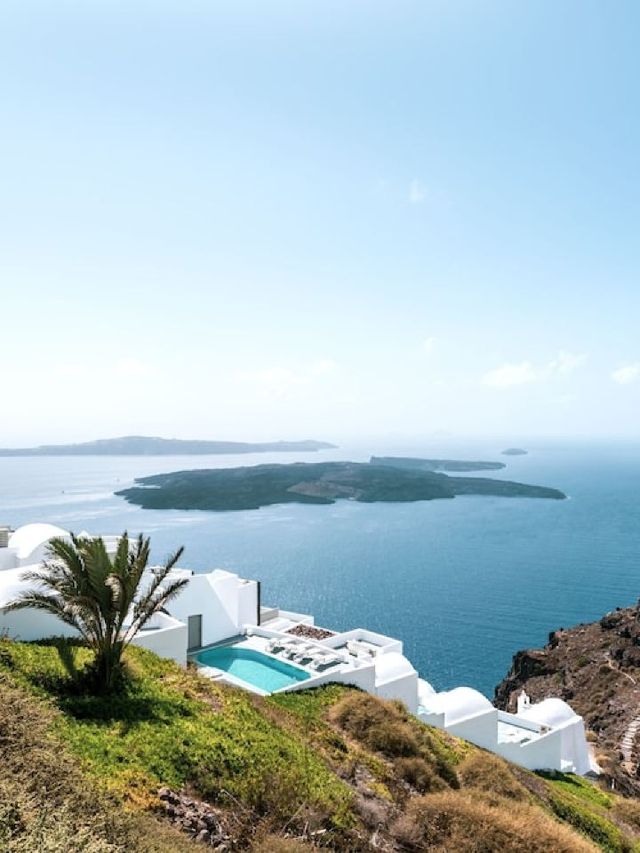 🌟 Santorini's Grace Hotel: A Gem on the Cliffs 🌅