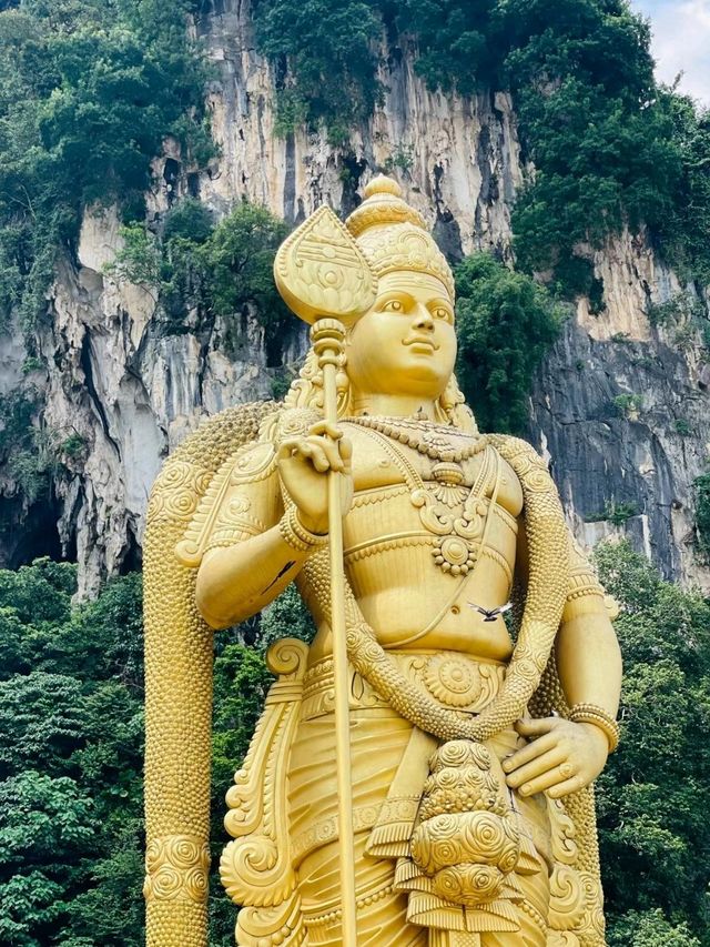 Batu Cave in Malaysia is worth visiting😍🇲🇾