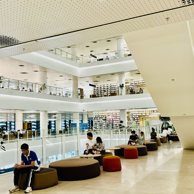 種草深圳圖書館北館啦，環境高大上哦