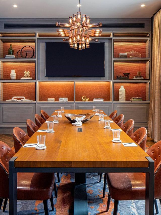 Pittsburgh's Chic Sleeps: The Industrialist Hotel ✨🏨