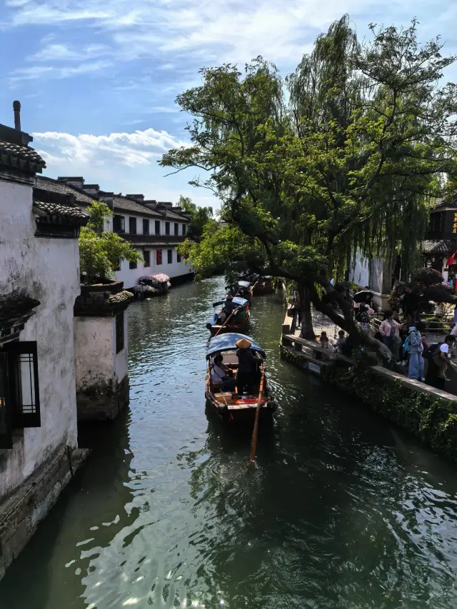 Zhouzhuang, Suzhou // A classic water town.
