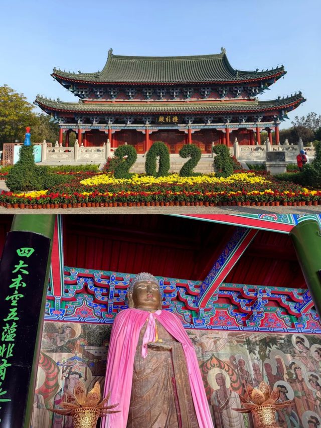 開封素有「天下第一塔」美稱的鐵塔值得一去！！！。