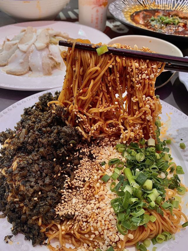 新店供應正宗川菜，美味得令人感動。