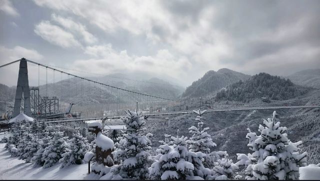 松鳴岩滑雪場
