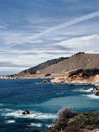 So is azure used to describe the sky or the sea? 