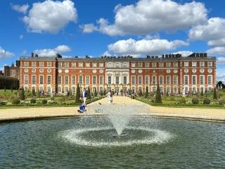 Discover the Enchanting Hampton Court Palace in London