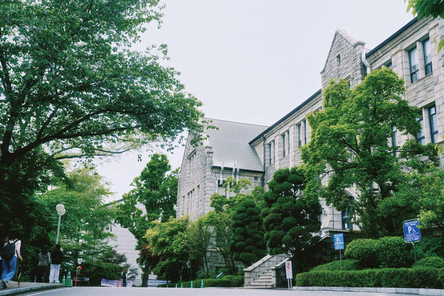 在首爾逛韓國知名大學-梨大&延大
