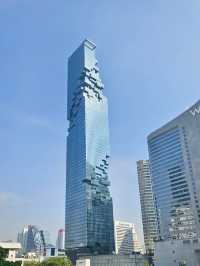 雲端之上：曼谷瑪哈納功大廈的像素奇景