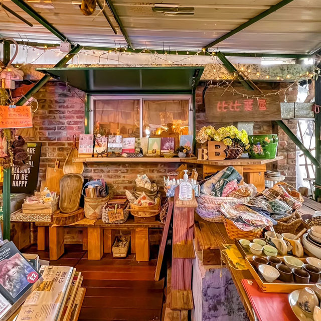 🇭🇰專程從澳門來打卡香港｜闖入霍比特人的精靈小屋！！鏡蓉書屋
