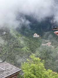 住進香格里拉深處，懸在雲端的仙居