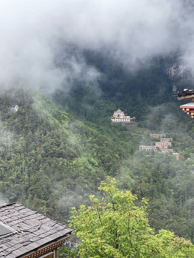 住進香格里拉深處，懸在雲端的仙居