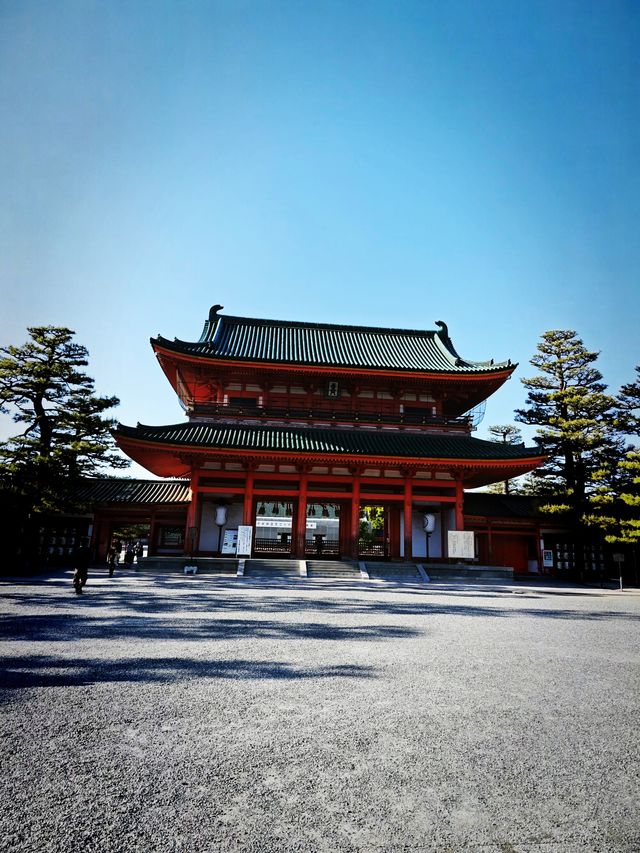 平安神宮｜朱甍碧瓦間的盛唐遺韻與侘寂美學