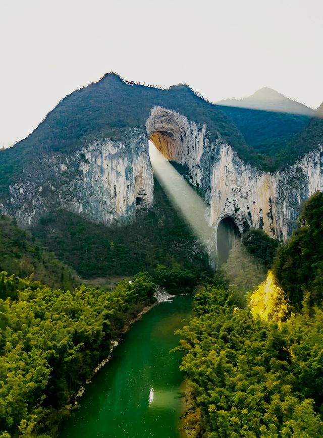格凸河風景名勝區位於貴州省安順市紫雲苗族布依族自治縣，是國家4A級景區，集自然景觀與民族文化於一體 