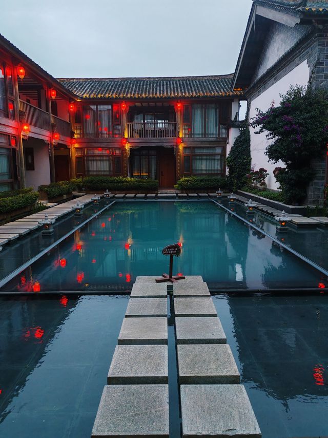 帶娃夜遊古城不累秘訣！住進這座庭院，晚上比白天更精彩～