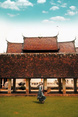 사진 찍는 사람이 별로 없는 치앙마이는 사진 찍기 좋은 곳입니다. 치앙마이 외곽에는 시간이 느리게 가는 듯한 사원, 왓 인타라와가 있습니다.