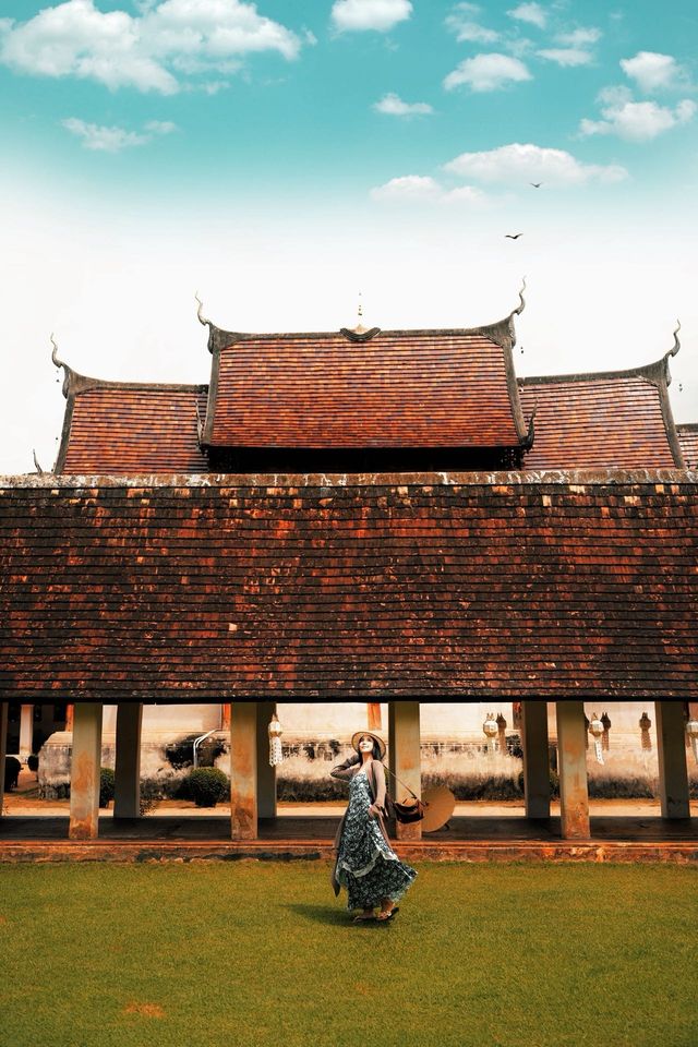 清邁，這裡拍照人好少好出片｜ 在清邁邊上，藏著一個能讓時間慢下來的寺廟——因他拉瓦寺。第一眼看到那座