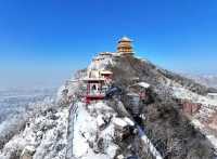 王屋山降雪迎客，免費羊湯暖心