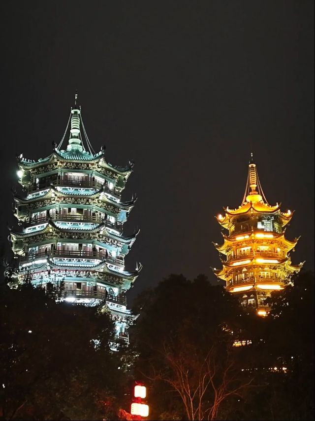 桂林夜遊必打卡!日月雙塔美到窒息 桂林夜遊必打卡!日月雙塔美到窒息