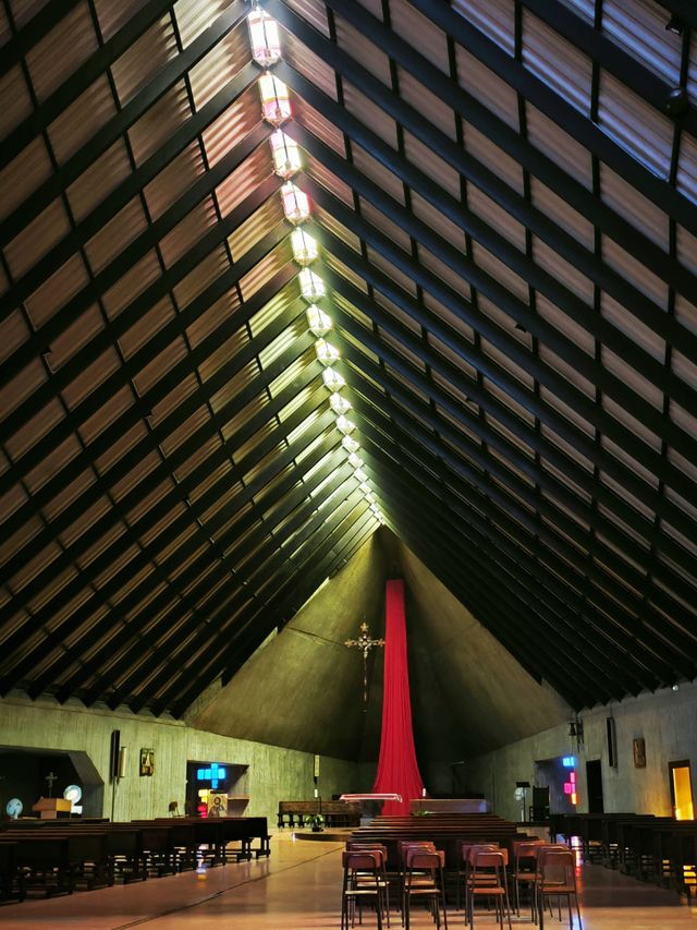 米蘭小眾粗野主義三角教堂 米蘭小眾粗野主義三角教堂