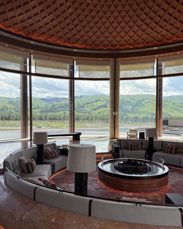 伊寧洲際酒店環境很好yo～#酒店天花板