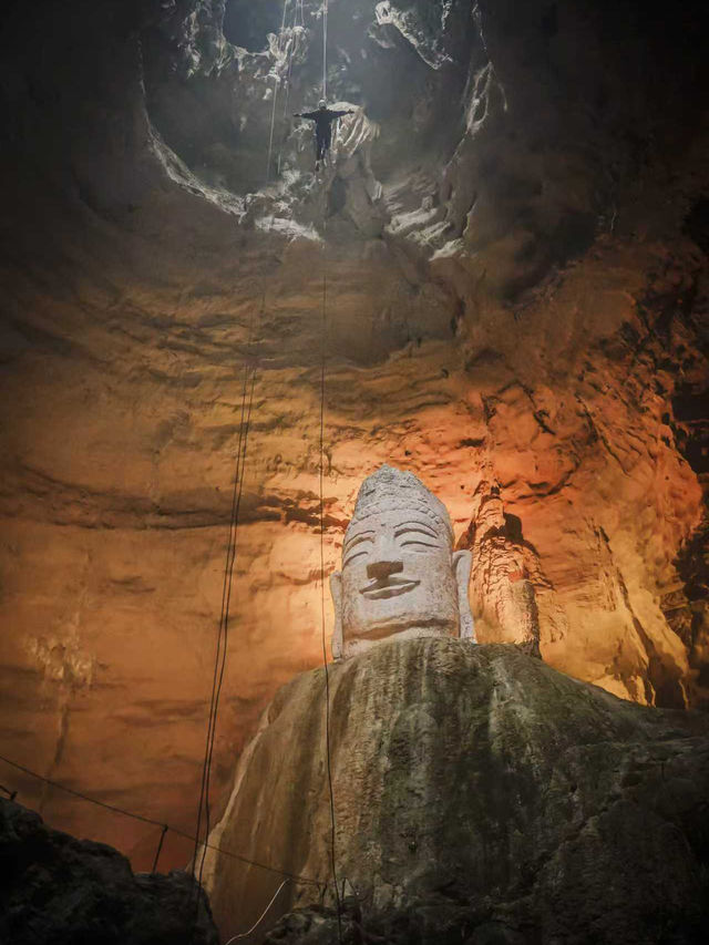 Hanging high in Chongqing at Tianyan Cave Hanging high in Chongqing at Tianyan Cave