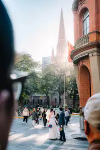 那道光撒向聖三一的銀杏上,也照進我的心裡