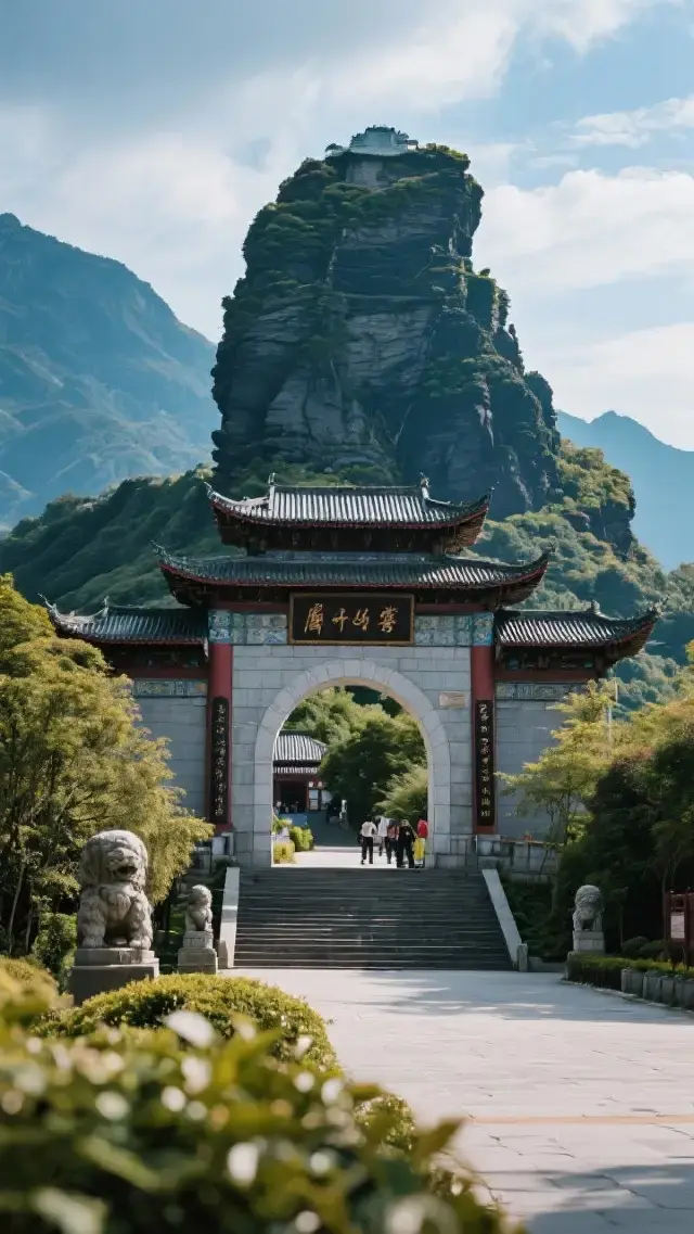 [Fanjing Mountain Travel Guide | The "Precambrian Metamorphic Rock Core—Relict Biological Ark—Triple Symbiosis Site of Tujia and Miao Beliefs" in the Wuling Mountain Range] Fanjing