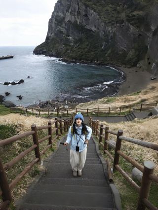 In the off-season in 𝗝𝗲𝗷𝘂 🫧 Just walking brings happiness.