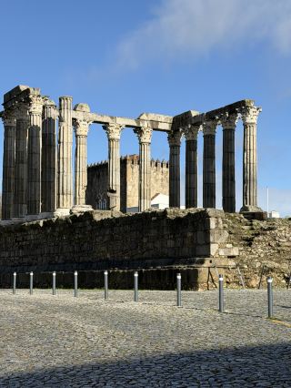 아브라, 천년의 로마 고도 봉인된 도시