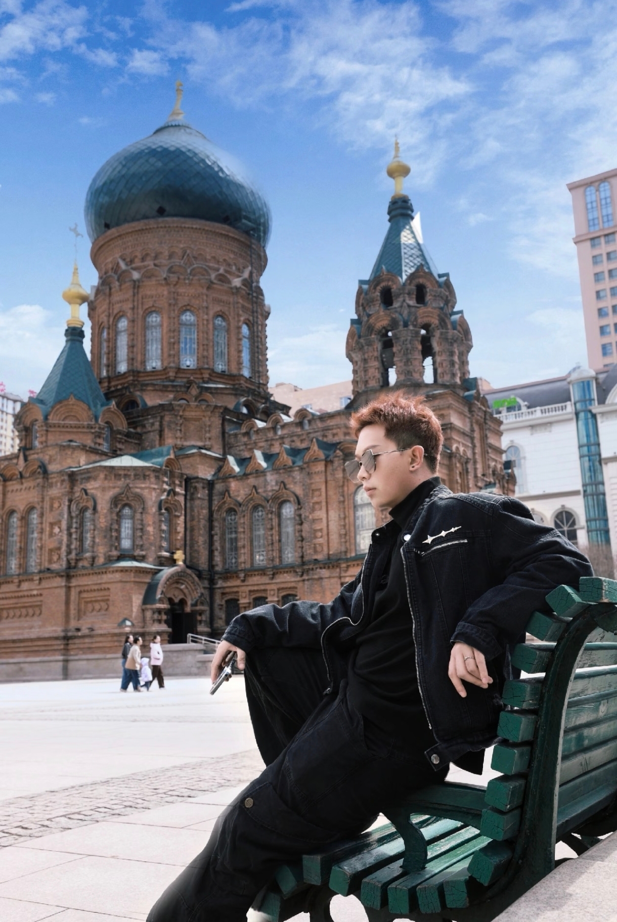 Sisters traveling to Harbin 👭, you’ve hit the jackpot! This hotel is a total lock-in—once you stay here, you won’t want to leave. The location + facilities + thoughtful service are all top-notch, making your stay here pure happiness!
📍 Perfect location! Zero travel hassle
Right in the city center, super close to Central Street, just a few minutes’ walk to step on the century-old bread stone pavement, and it’s super convenient to enjoy Madieer ice pops and Russian cuisine!
Walk straight to Saint Sophia Cathedral for stunning European-style photos; the Flood Control Monument is nearby too. In the evening, a breeze by the river is so relaxing. No need to rush for buses or transfers, one-stop sightseeing, simplifying your travel route!
🛏️ Ultimate room comfort, you won’t want to get up
Fully equipped rooms, happiness overload!
Electric curtains with one-touch control, a lazy person’s dream; huge screen TV supports casting, perfect for binge-watching shows or movies in bed at night.
Special shoutout to the zero-pressure mattress + zero-pressure pillows, wrapping your whole body in gentle comfort. After a day of walking, lying down instantly relieves stress, doubling your sleep quality so you’re fully ready for the next day’s adventures!
🚿 Thoughtful bathroom details
Dry and wet separation design, clean and tidy, no more worries about wetting the whole bathroom when showering; plus a comfy bathtub to soak away your fatigue after a long day. The toilet design fits the body perfectly, comfortable even for long sitting—detail lovers will adore it!
☕ Super thoughtful amenities, super convenient for travelers
The front desk staff are warm and gentle, patiently solving any issues with great attitude!
The self-service breakfast has a wide variety, eat well and start your day right; there’s also exquisite afternoon tea paired with freshly brewed coffee for a leisurely afternoon.
The self-service laundry room is perfect for long trips, easily handling dirty clothes; the delivery robot brings food right to your room, no need to go downstairs or have contact—perfect for social anxiety, safe and convenient!
You’ll also get a warm welcome gift at check-in, small details that touch your heart and give a strong sense of belonging~
If you’re traveling to Harbin and want a comfortable stay, convenient travel, and great value, this hotel is definitely the right choice! Whether you’re a couple, friends, or solo traveler, it fits perfectly—just book with confidence ✅