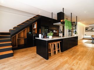 Eight people from Canggu booked an entire seaside villa! The party was amazing!