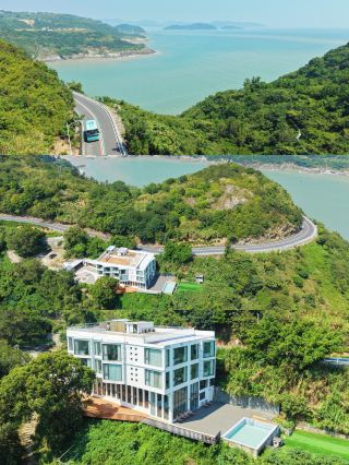 挖到一家黃金海岸線上的海景民宿