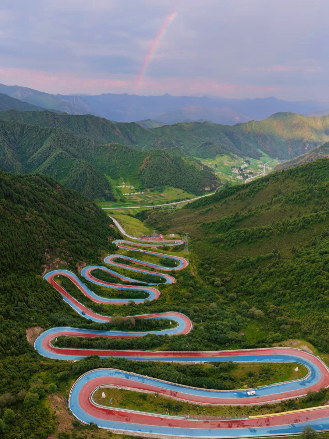 Thinking about visiting Huzhu Beishan for the autumn colors? I'll break down the food, accommodation, and value for money separately.