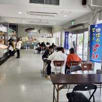 泊港漁市場-沖繩那霸市內最具人氣漁市場，海鮮價廉物美又新鮮