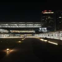저녁에도 즐길거리가 다양한, 부산역 광장